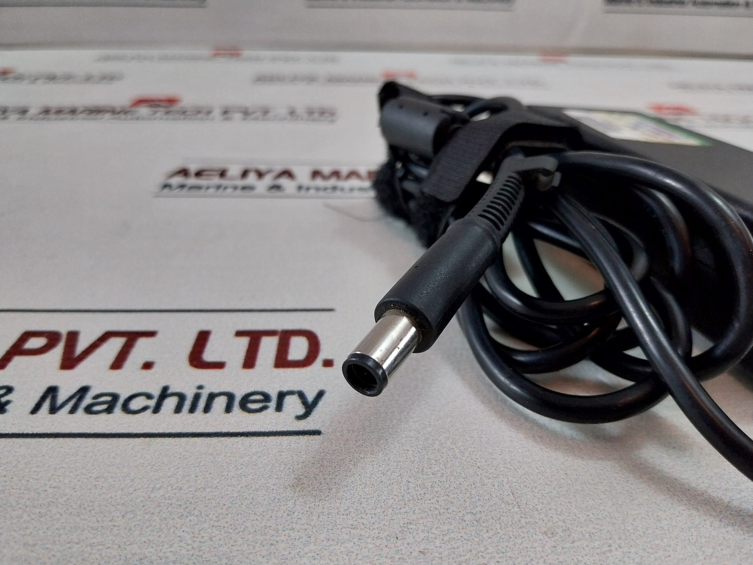 Hp 608428-001 Ppp012L-e Ac Power Adapter 90W 100-240V 1.5A 50-60Hz