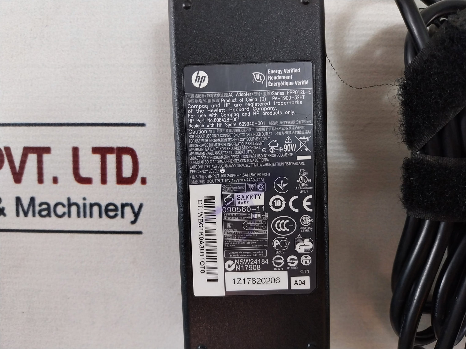 Hp 608428-001 Ppp012L-e Ac Power Adapter 90W 100-240V 1.5A 50-60Hz