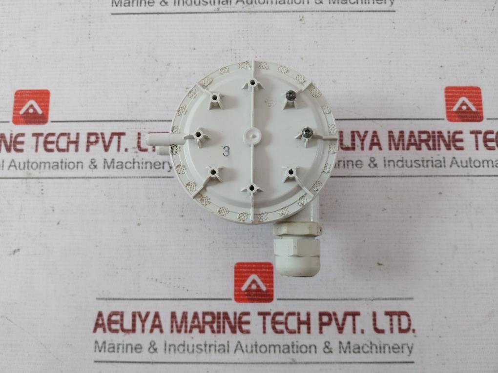 Huba Control 604.9000000 Differential Pressure Switch 0.2–3 Mbar Ip54 Max 75Mbar