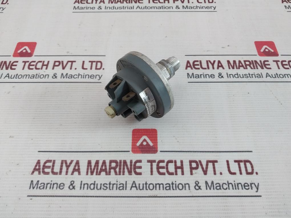 Huba Control 625.9040 Pressure Switch 2-8Mbar 1A 250V