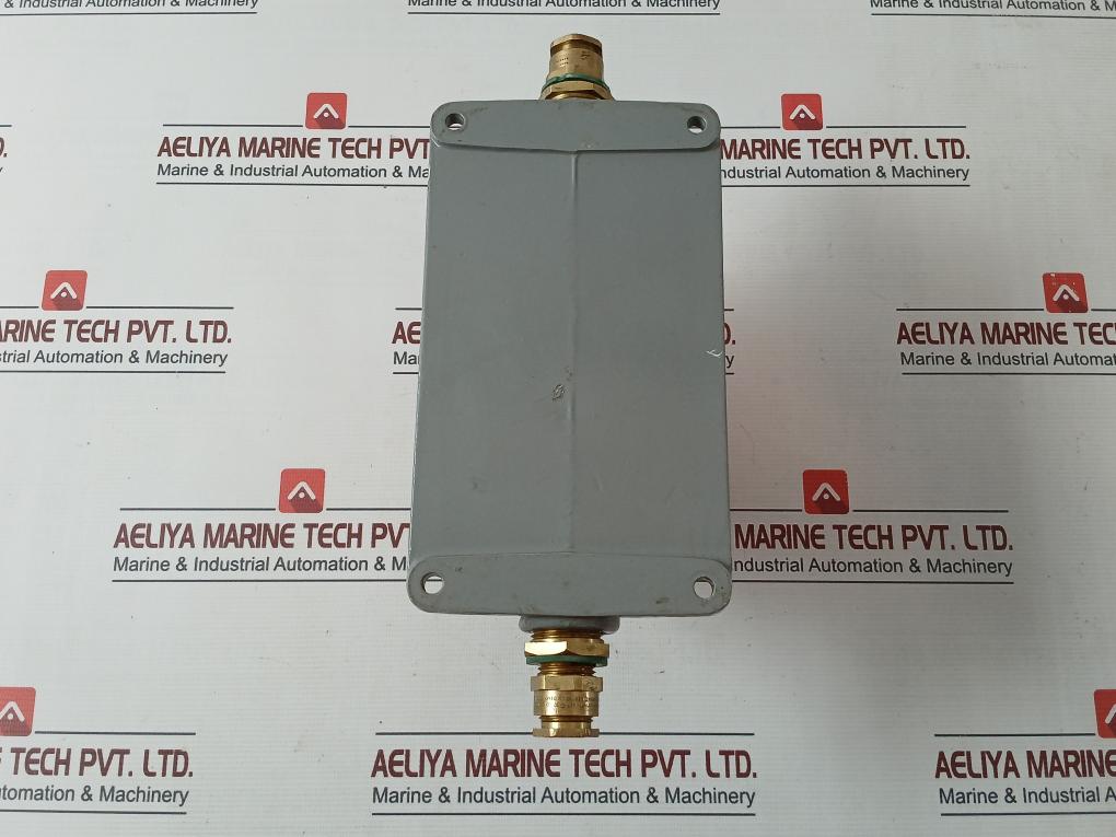 Hubbell 420R7W Pin And Sleeve Receptacle 480Vac