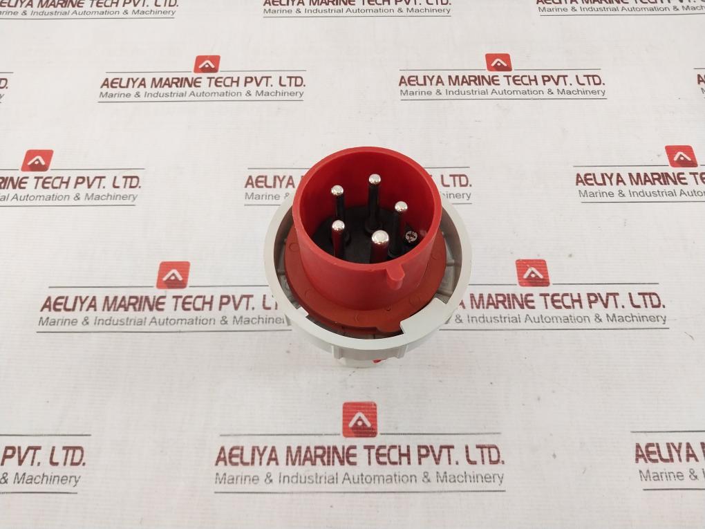 Hubbell C532P6W Pin And Sleeve Plug 32A-6H 200/346-240/415 Ip67