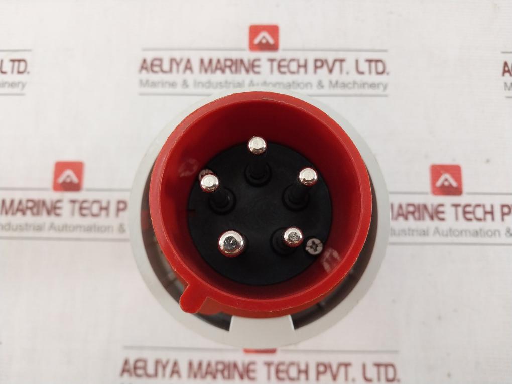 Hubbell C532P6W Pin And Sleeve Plug 32A-6H 200/346-240/415 Ip67