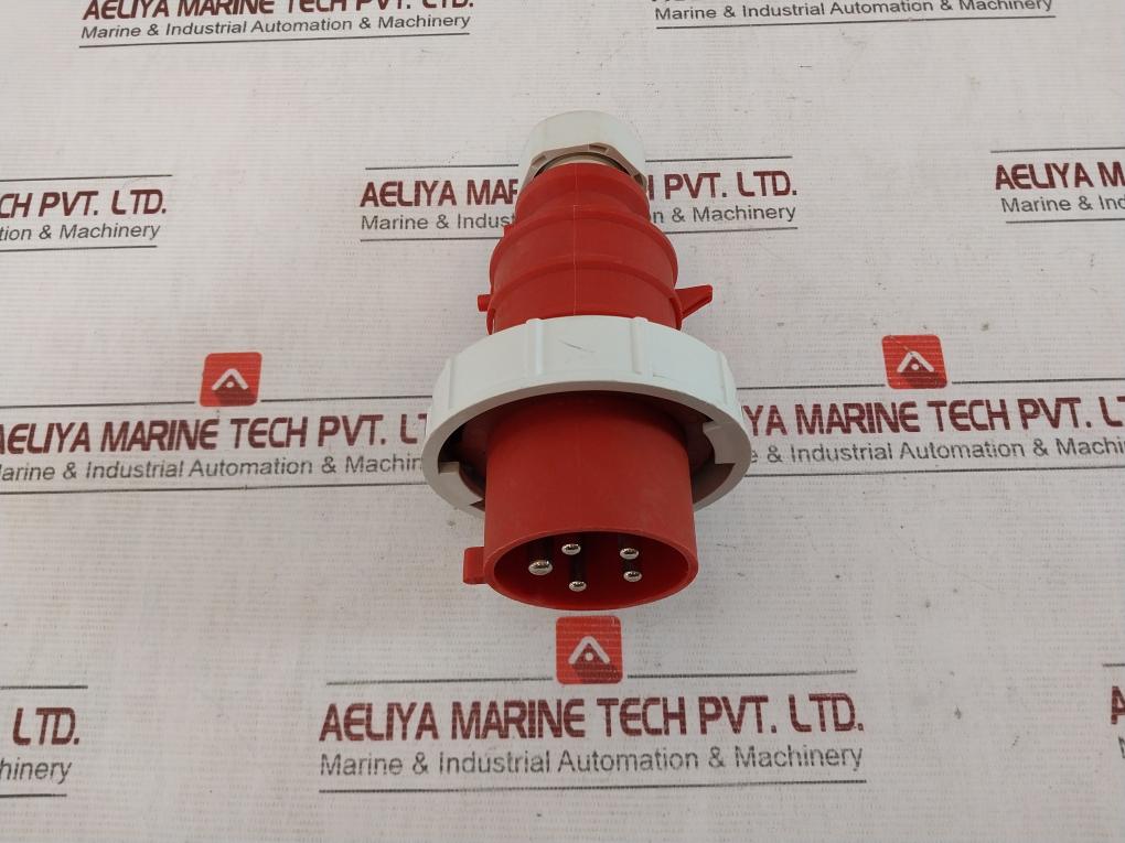 Hubbell C532P6W Pin And Sleeve Plug 32A Ip67 200/346-240/415
