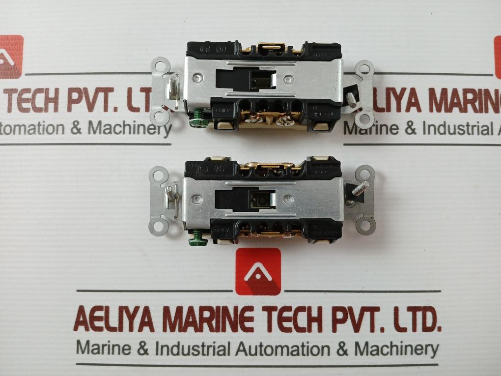 Hubbell Commercial Duplex Receptacle 125V