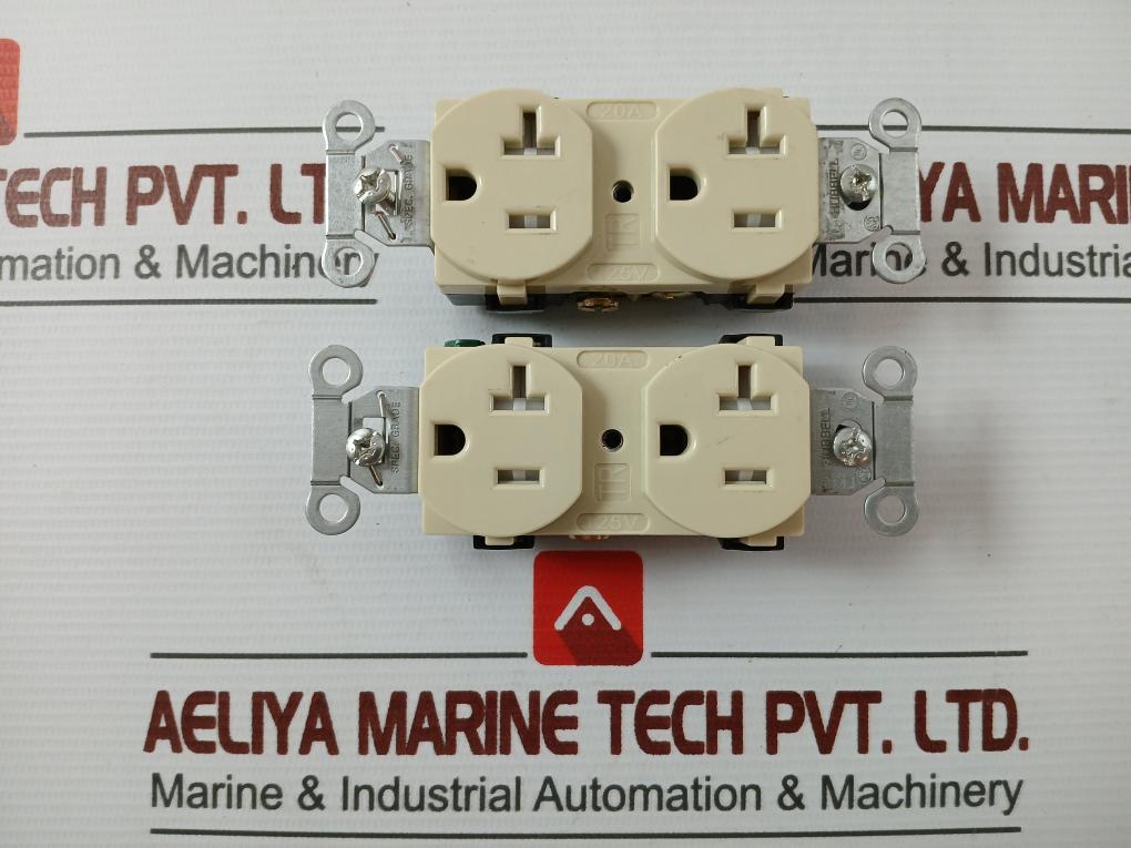 Hubbell Commercial Duplex Receptacle 125V