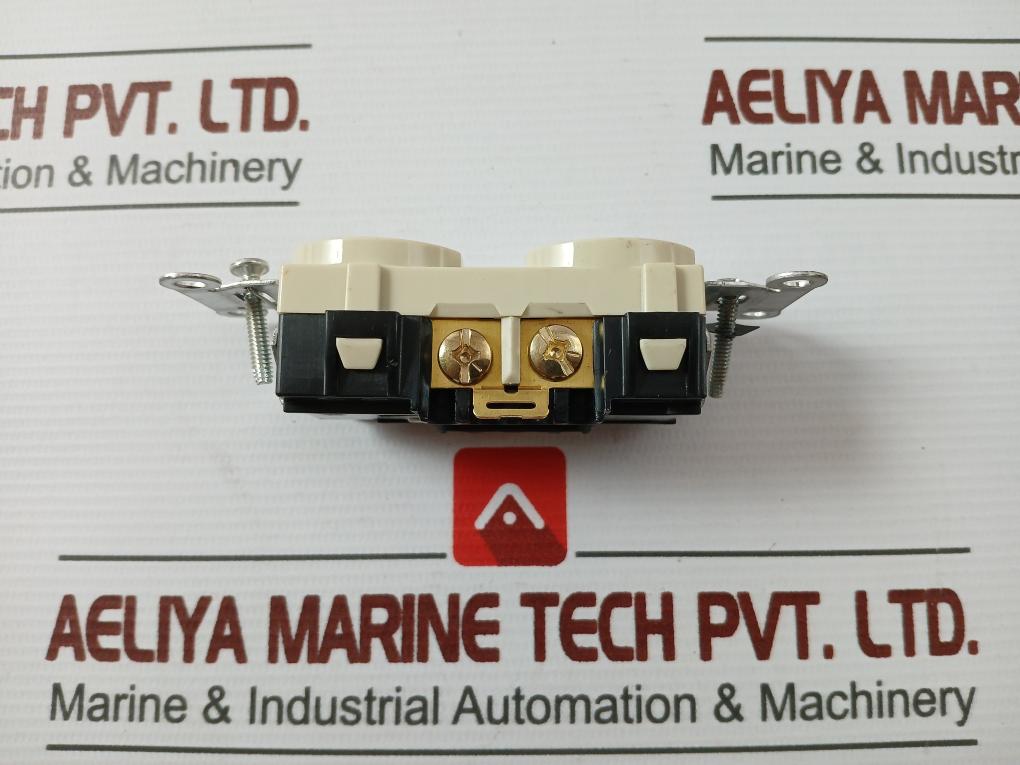 Hubbell Commercial Duplex Receptacle 125V