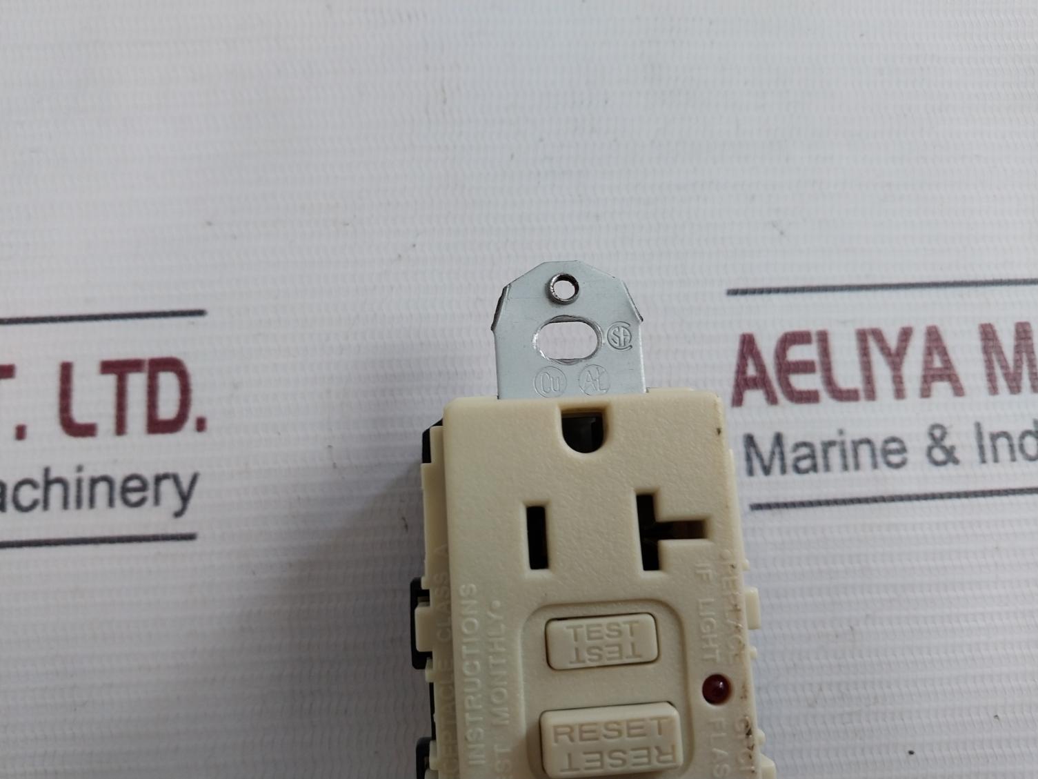 Hubbell Gf20Il Circuit Guard Ground Fault Duplex Ivory 2 Pole 20 Amp 125V 60Hz