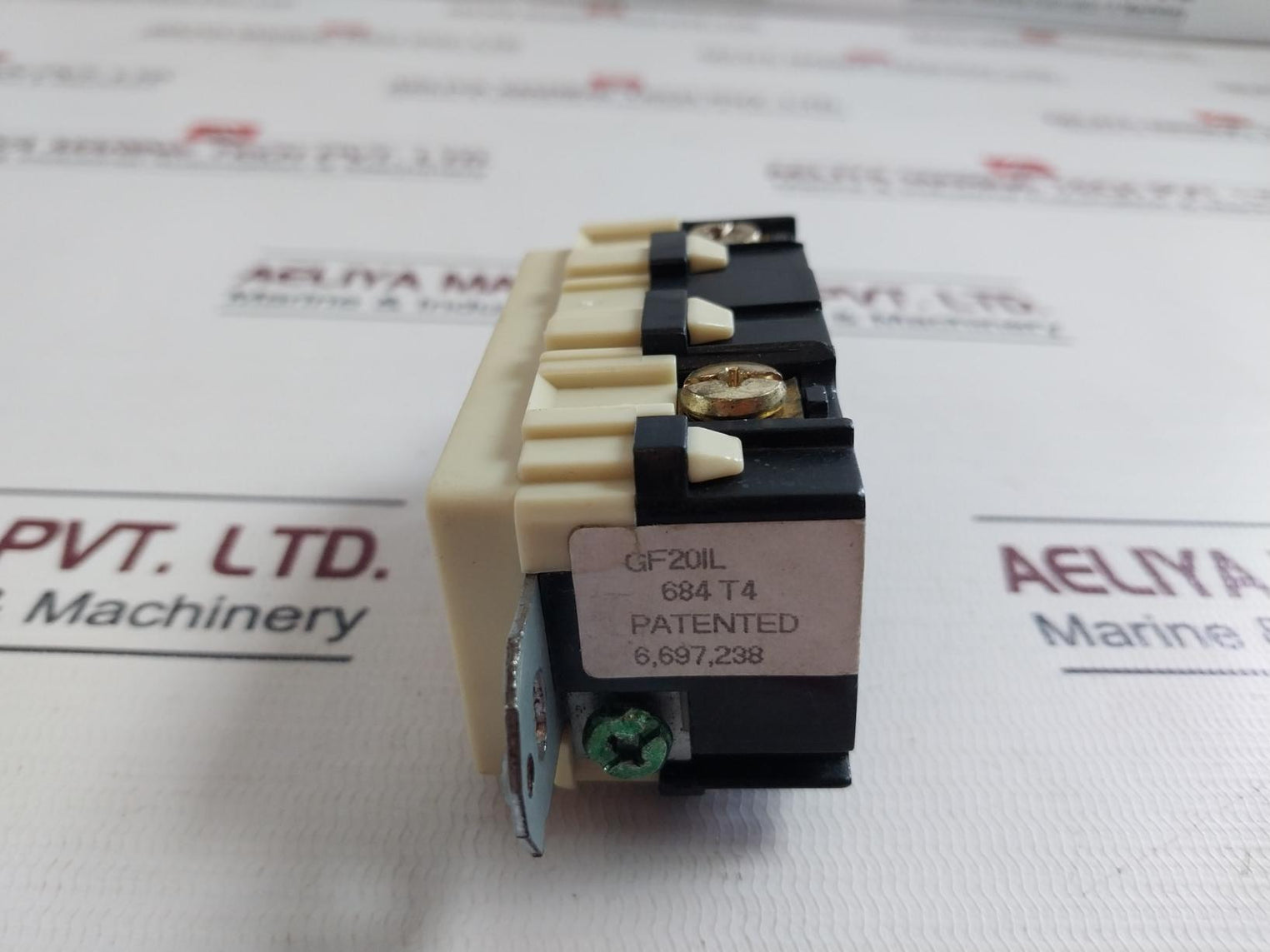 Hubbell Gf20Il Circuit Guard Ground Fault Duplex Ivory 2 Pole 20 Amp 125V 60Hz