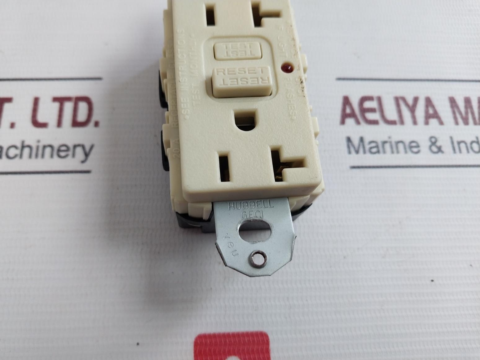 Hubbell Gf20Il Circuit Guard Ground Fault Duplex Ivory 2 Pole 20 Amp 125V 60Hz