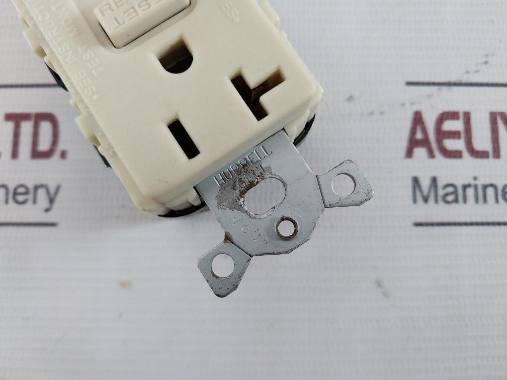 Hubbell Gf20Il Ground Fault Circuit Interrupter (Gfci) Receptacle Outlet