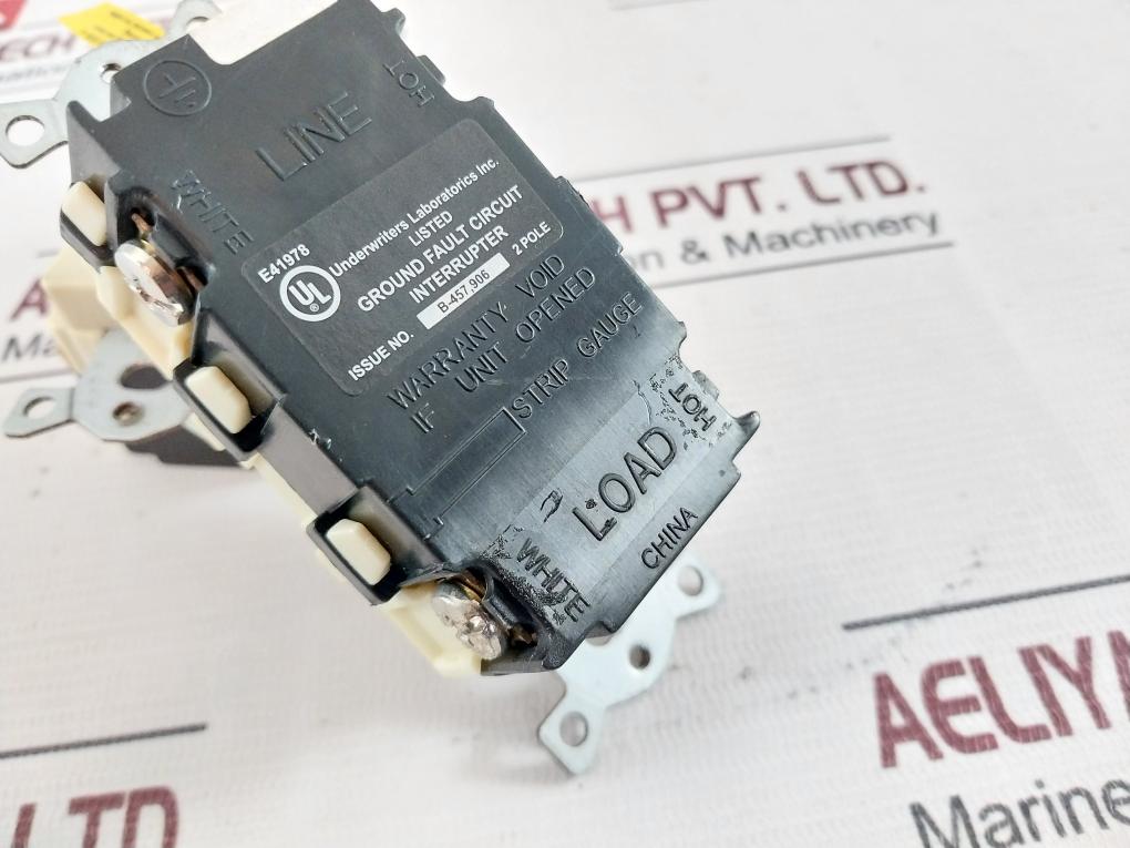 Hubbell Gf20Il Ground Fault Circuit Interrupter (Gfci) Receptacle Outlet