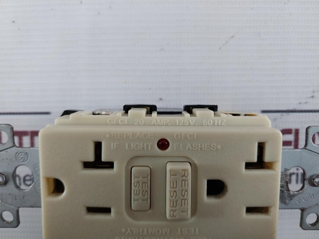 Hubbell Gf20Il Ground Fault Circuit Interrupter (Gfci) Receptacle Outlet