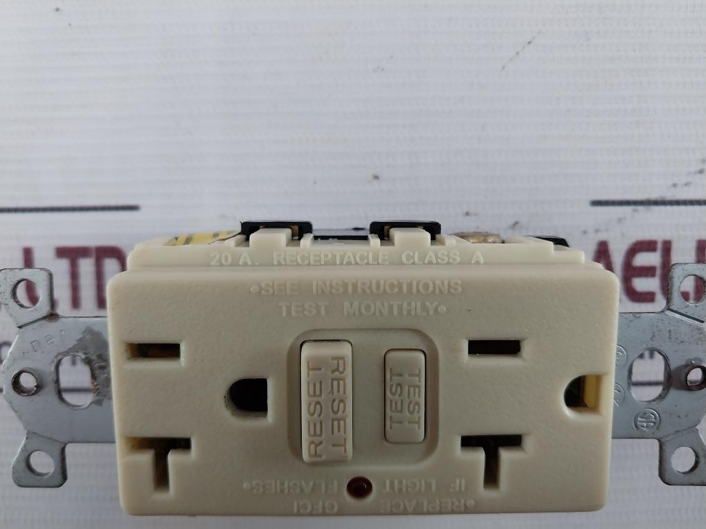 Hubbell Gf20Il Ground Fault Circuit Interrupter (Gfci) Receptacle Outlet
