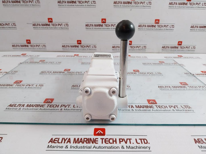 Hydraulic Control Valve Uchida Dmd3-04C-ha4