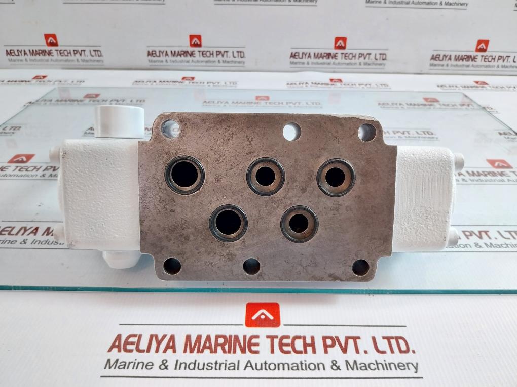 Hydraulic Control Valve Uchida Dmd3-04C-ha4