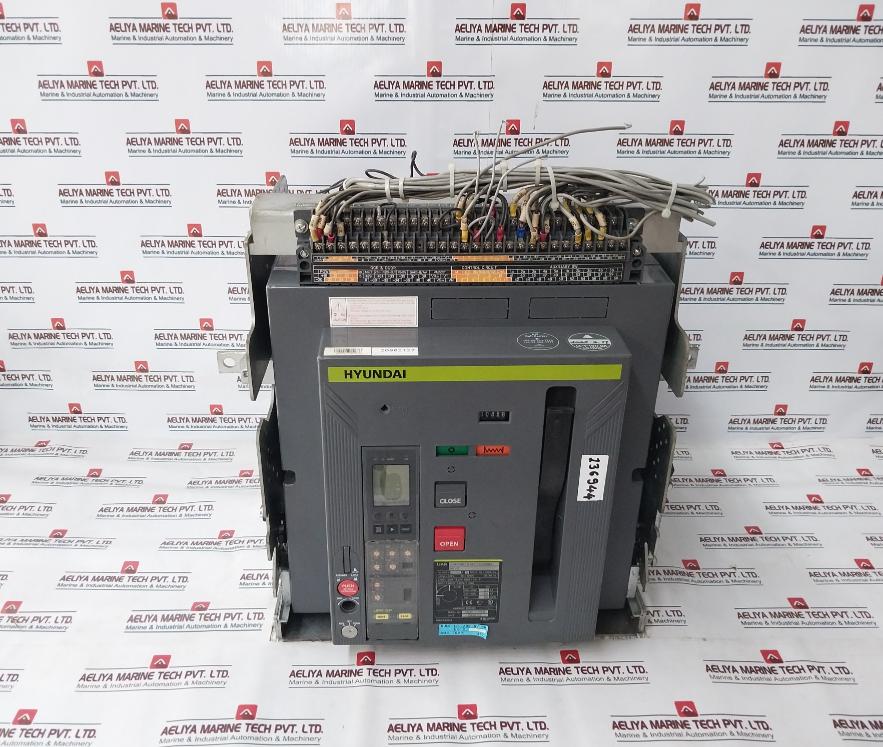 Hyundai Electric Uan25B3B Air Circuit Breaker 3 Pole 2500A