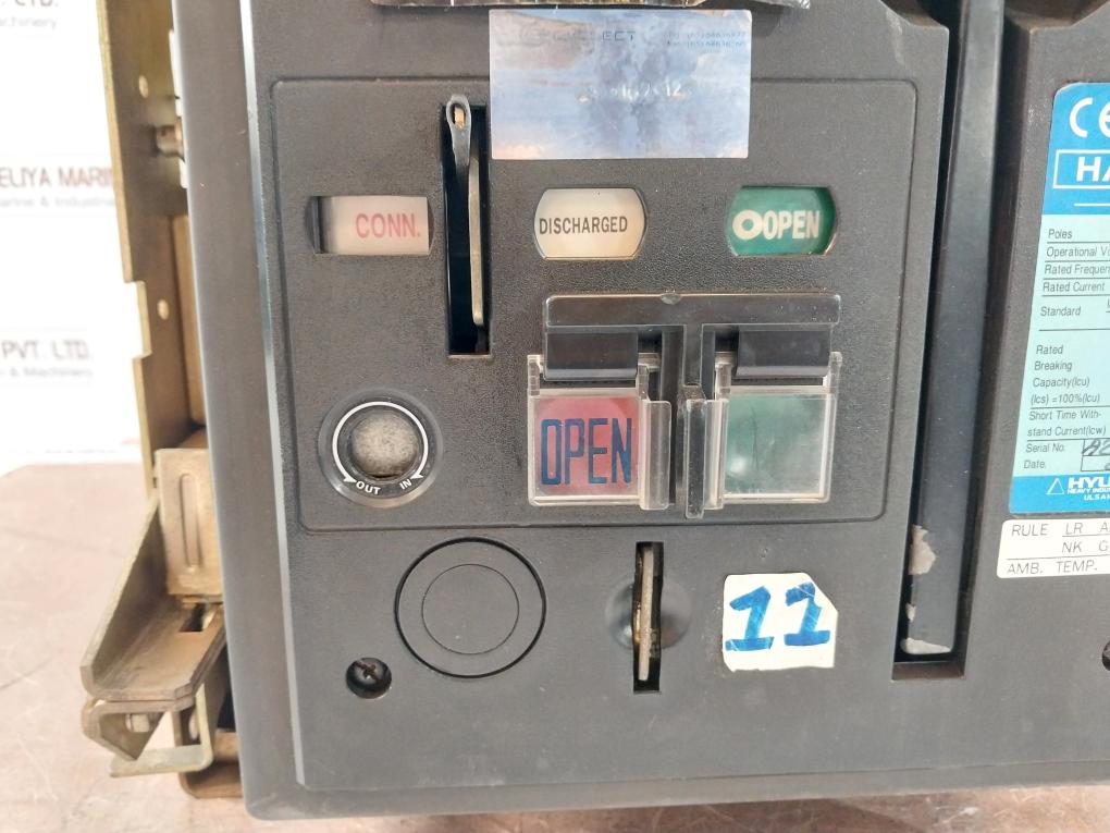 Hyundai Hat 12 3 Pole Air Circuit Breaker 660V Ac 50/60 Hz 400 A (Not Working)