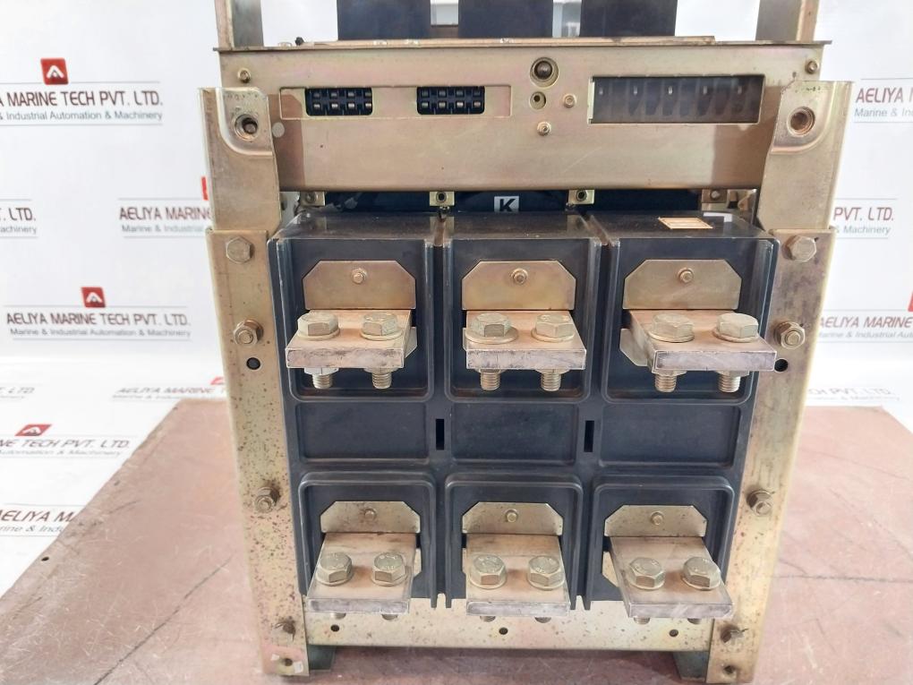 Hyundai Hat 12 3 Pole Air Circuit Breaker 660V Ac 50/60 Hz 400 A (Not Working)