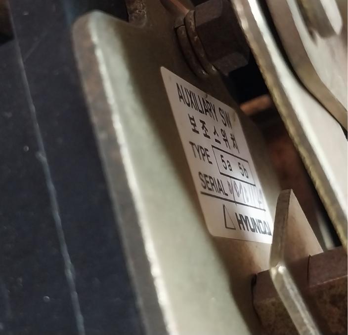 Hyundai Hat 12 3 Pole Air Circuit Breaker 660V Ac 50/60 Hz 400 A (Not Working)