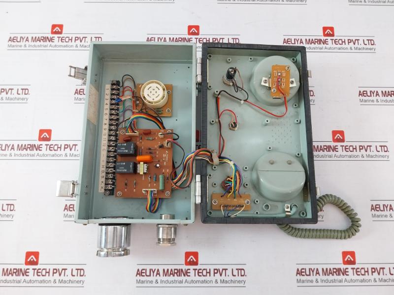 Hyundai Hcw-300A Wall-mounted Marine Wall Type Telephone Pabx In4002 Rev B