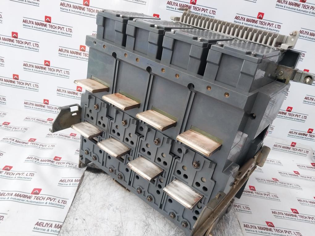 Hyundai Hian 06 Air Circuit Breaker 4 Pole 630A