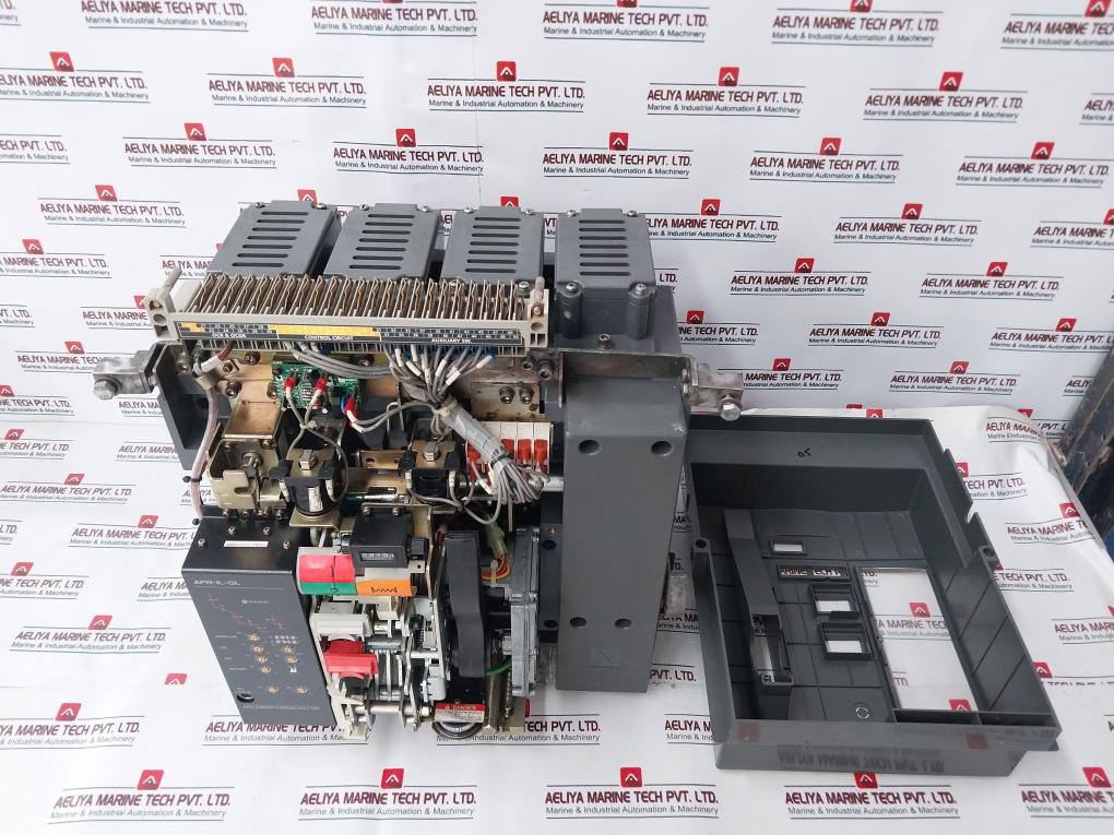 Hyundai Hian 06 Air Circuit Breaker 4 Pole 630A