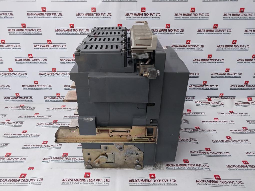 Hyundai Hian 06 Air Circuit Breaker 4 Pole 630A