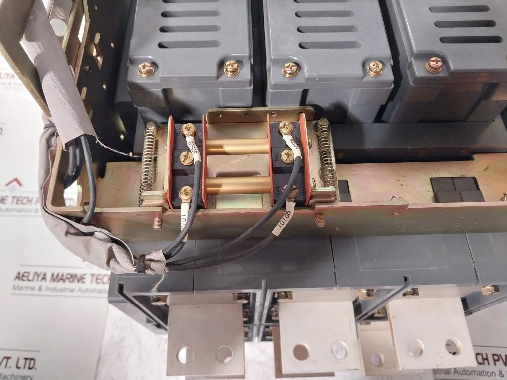 Hyundai Hian 08 Air Circuit Breaker 3 Pole 800A 1000V