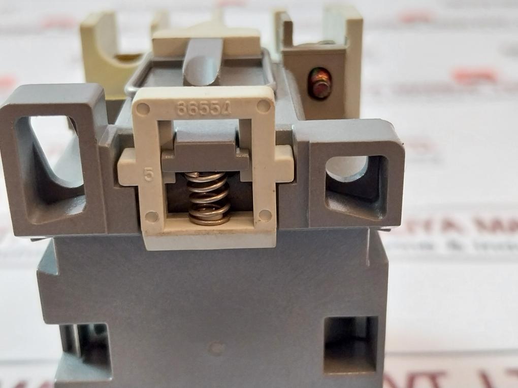 Hyundai Hmx 22 Control Relay 20a 200v 50hz