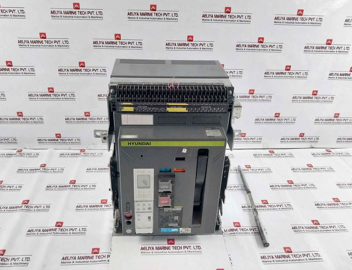 Hyundai Uan16A3B M1C1S168J 3-pole Air Circuit Breaker Afagamaqaxv4