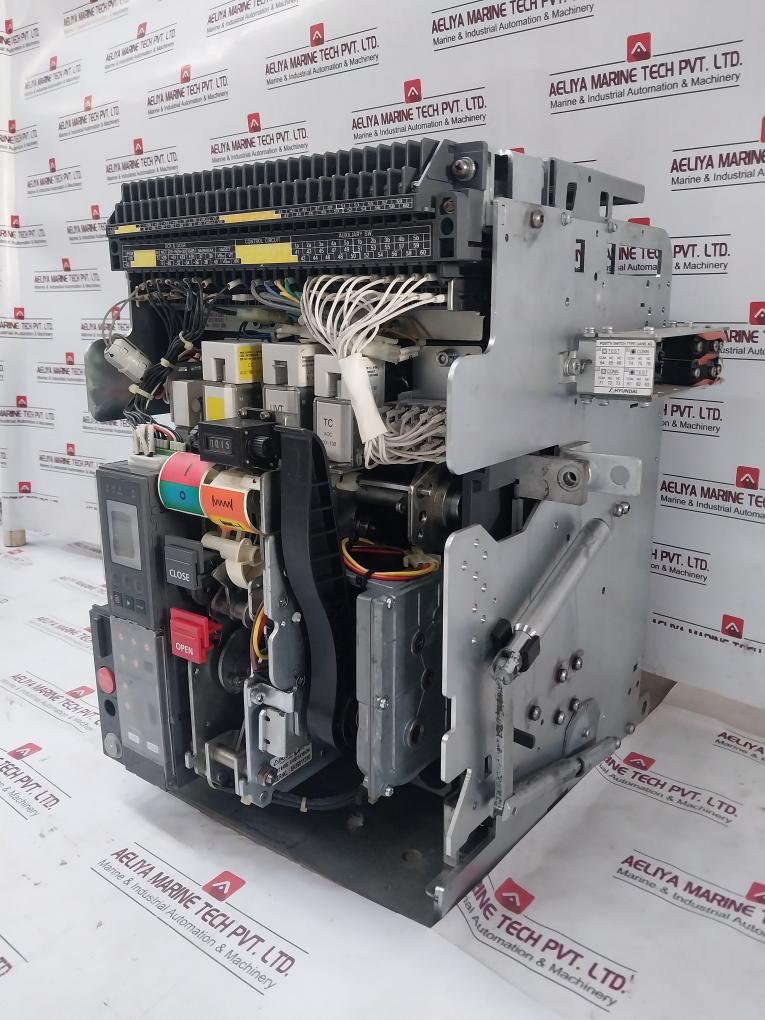 Hyundai Uan16A3B M1C1S168T 3-pole Air Circuit Breaker 12Kv 1000V 50/60Hz