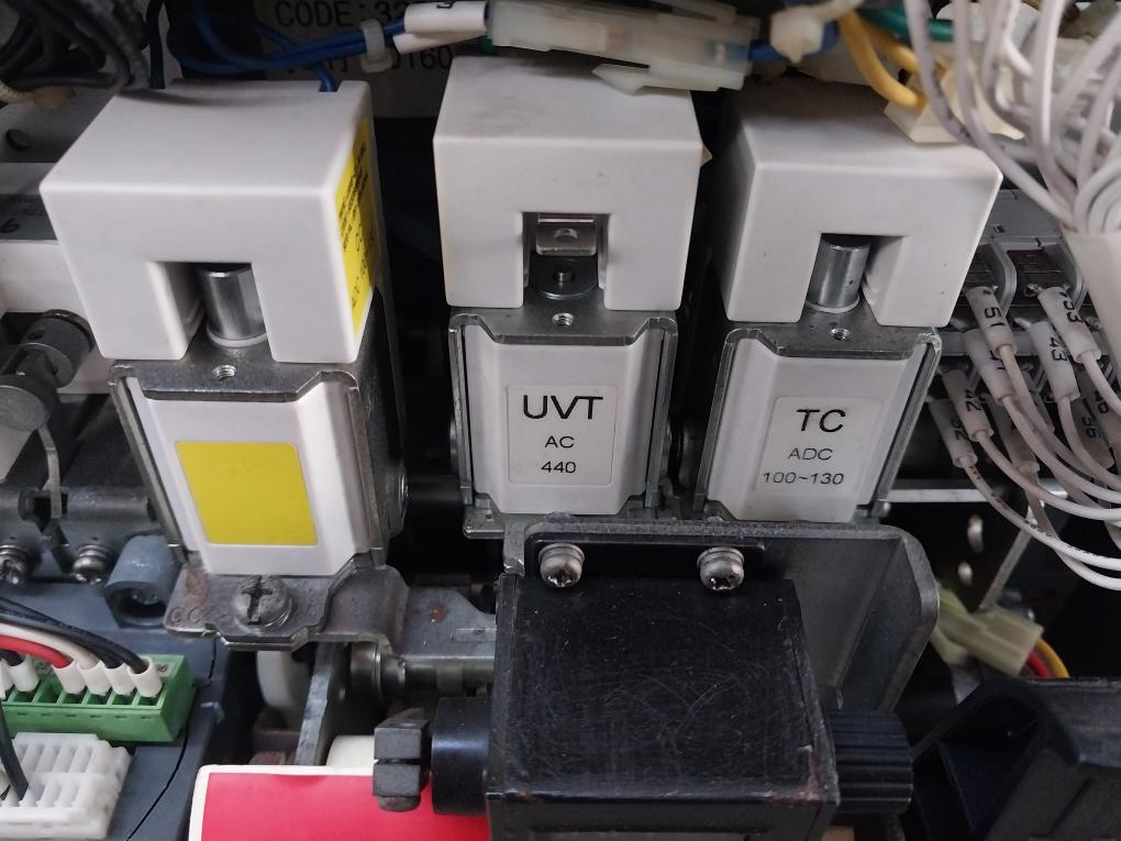 Hyundai Uan16A3B M1C1S168T 3-pole Air Circuit Breaker 12Kv 1000V 50/60Hz