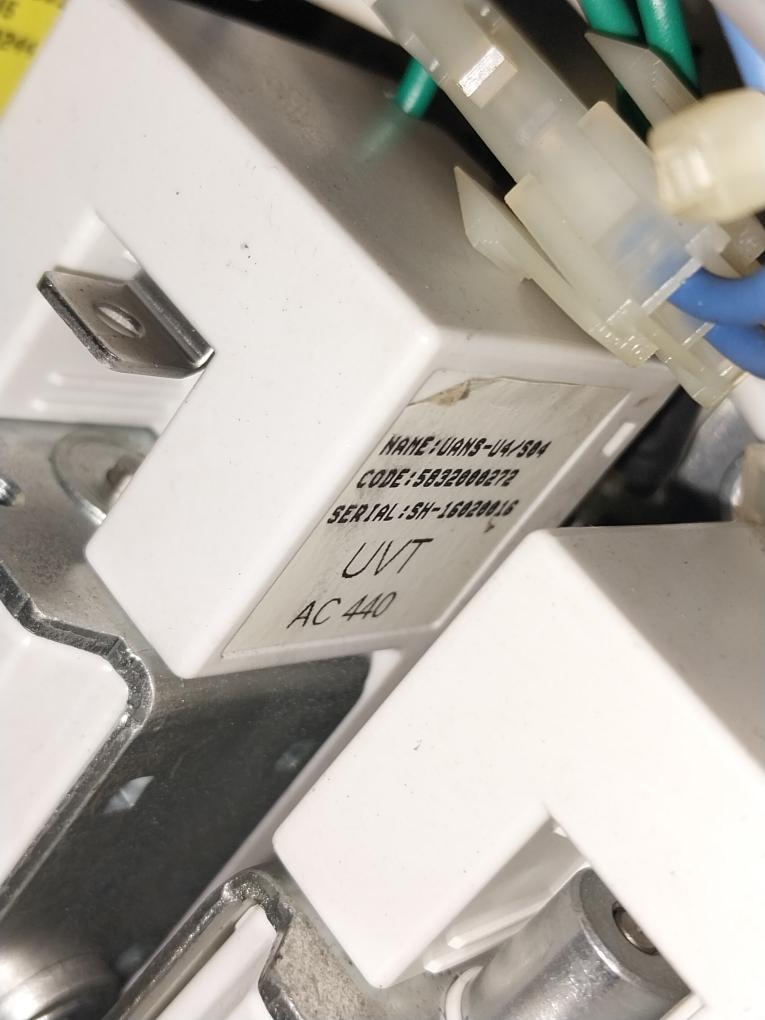 Hyundai Uan16A3B M1C1S168T 3-pole Air Circuit Breaker 12Kv 1000V 50/60Hz