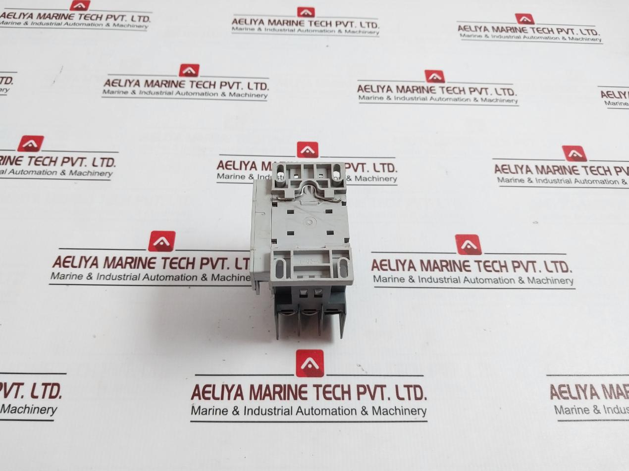 Hyundai Umc 18 Magnetic Contactor 40A K60947-4-1 Ac3-0-0 5060Hz 26Kgf-cm 220V~