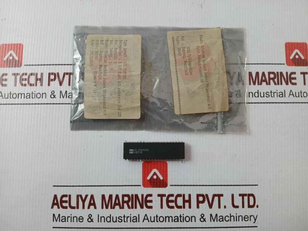 Icl7107Cpl Harris Analog-to-digital Converter Ic