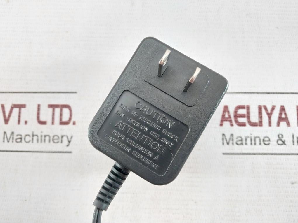 Icom Bc-147A Ac Adapter Dc 12V 200Ma E140898 35-12-200C 120V 60Hz 6W