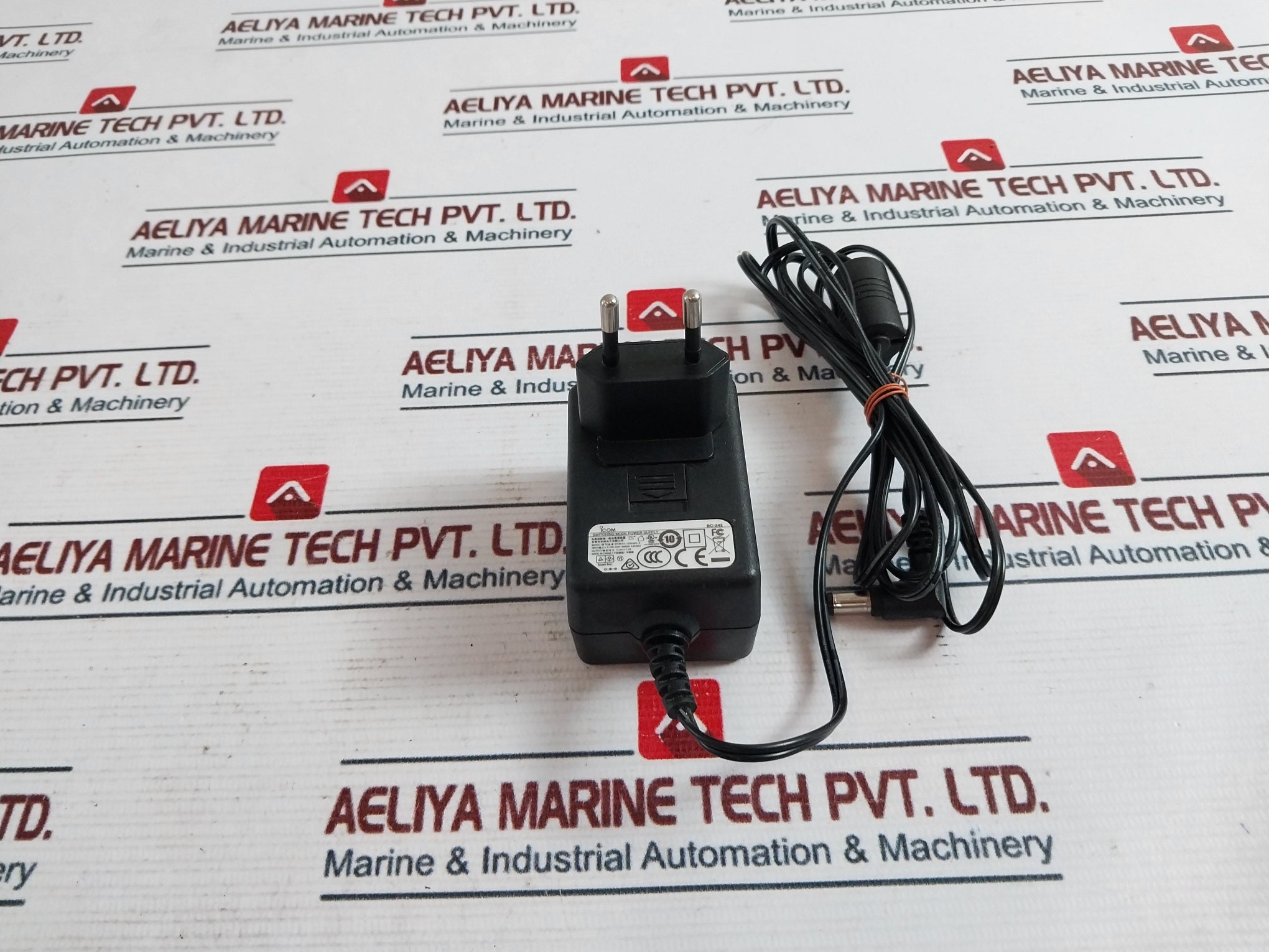 Icom Bc-213 Battery Charger For Walkie Talkie Dys612-120100V-k