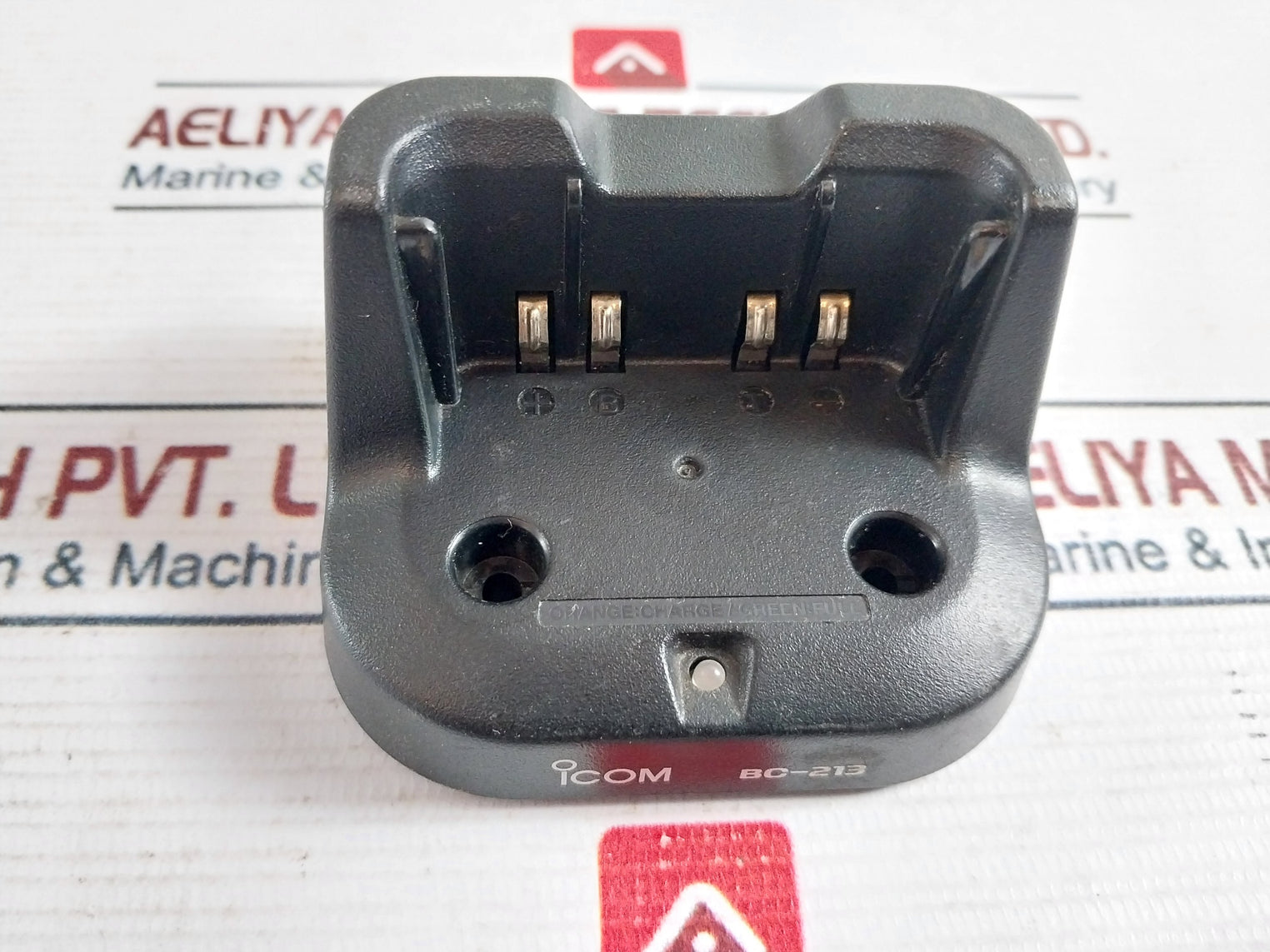 Icom Bc-213 Battery Charger For Walkie Talkie Dys612-120100V-k