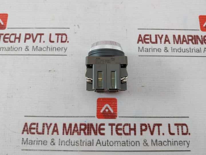 Idec Abn-111 Push Button Switch Ac 125V 5A 600V 12M-000-00M 17Y20N