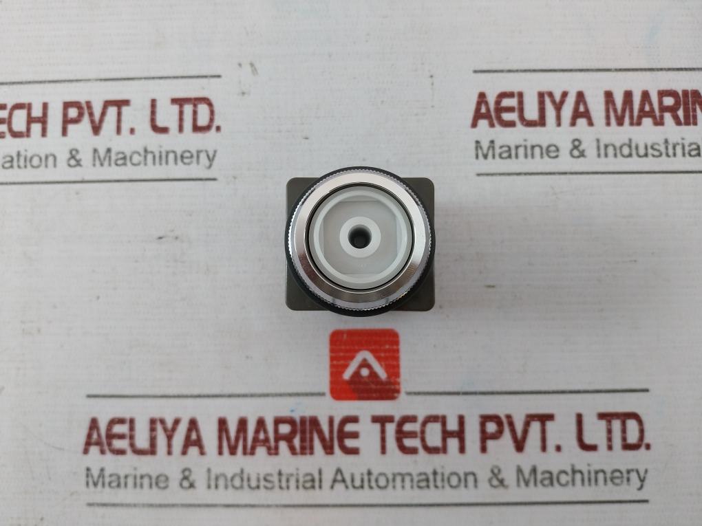 Idec Abn-111 Push Button Switch Ac 125V 5A 600V 12M-000-00M 17Y20N