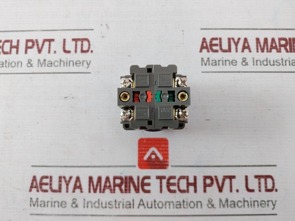 Idec Abn-111 Push Button Switch Ac 125V 5A 600V 12M-000-00M 17Y20N