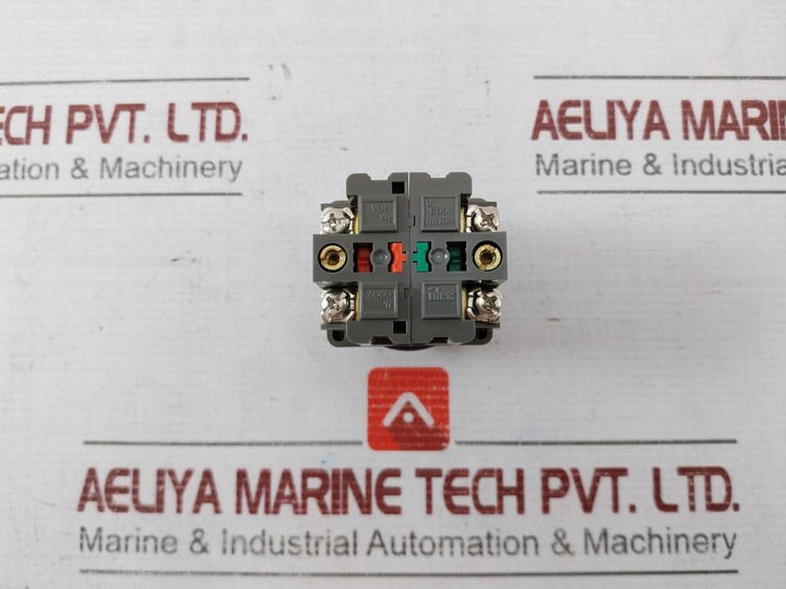 Idec Abn-111 Push Button Switch Ac 125V 5A 600V 12M-000-00M 17Y20N