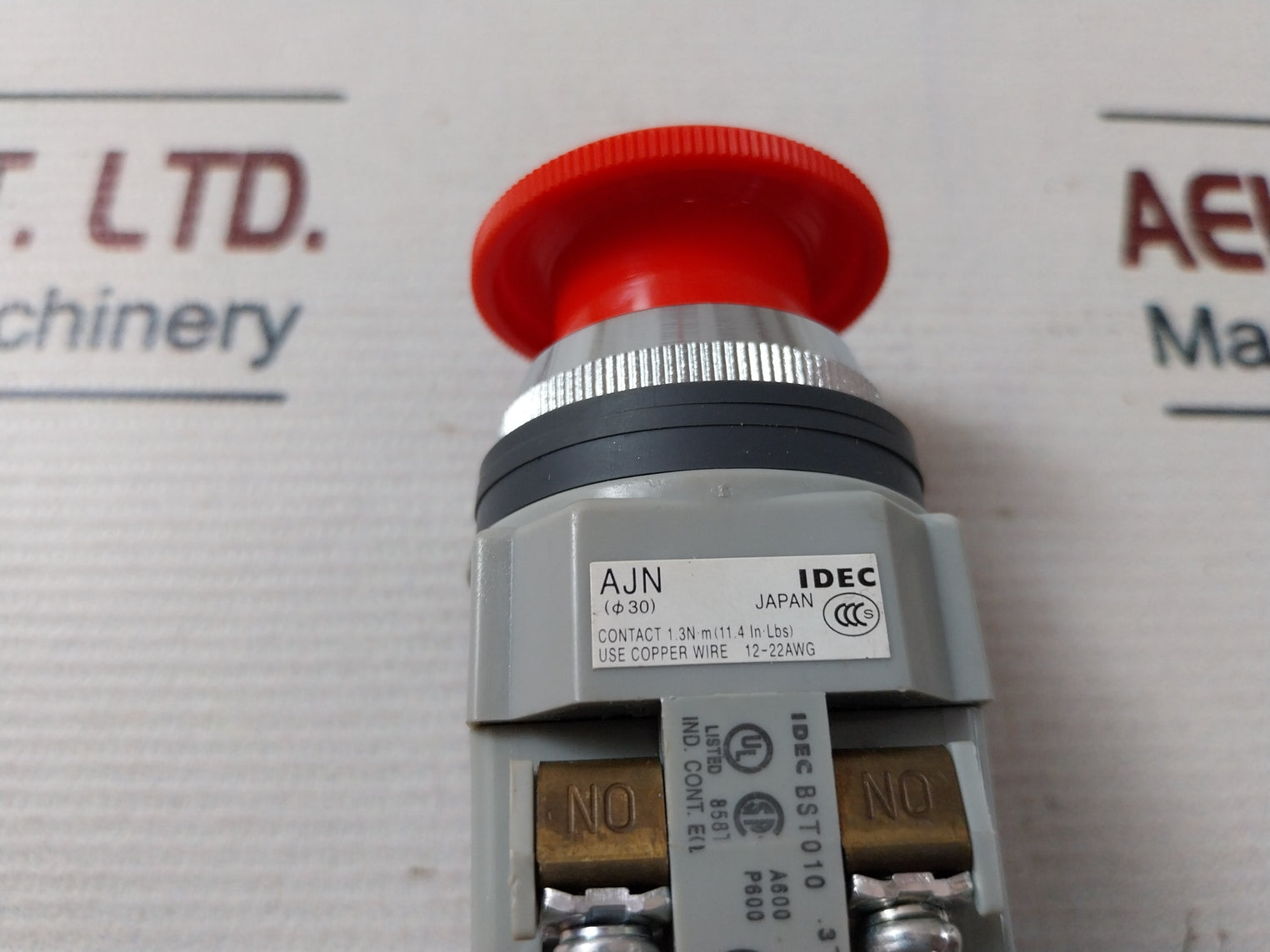 Idec Ajn311Nr-u Red Pushbutton With Contact Block 12-22 Awg 600V