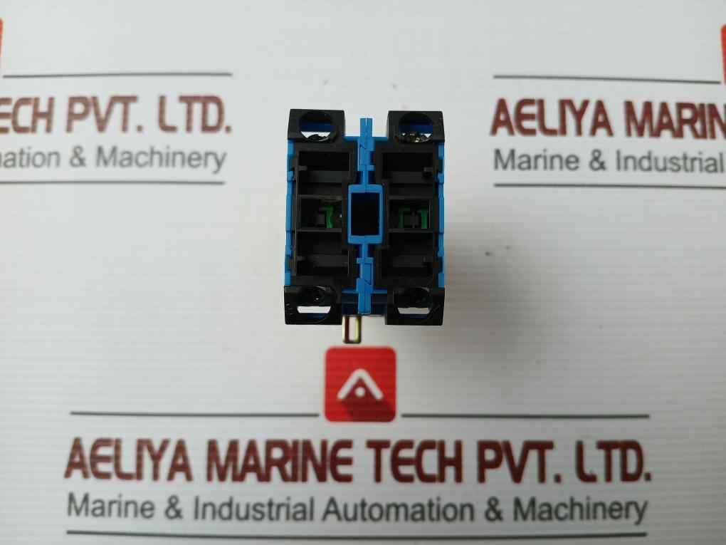 Idec Hw-g10 Selector Switch With A Contact Block Hw-cb20, 600V 10A