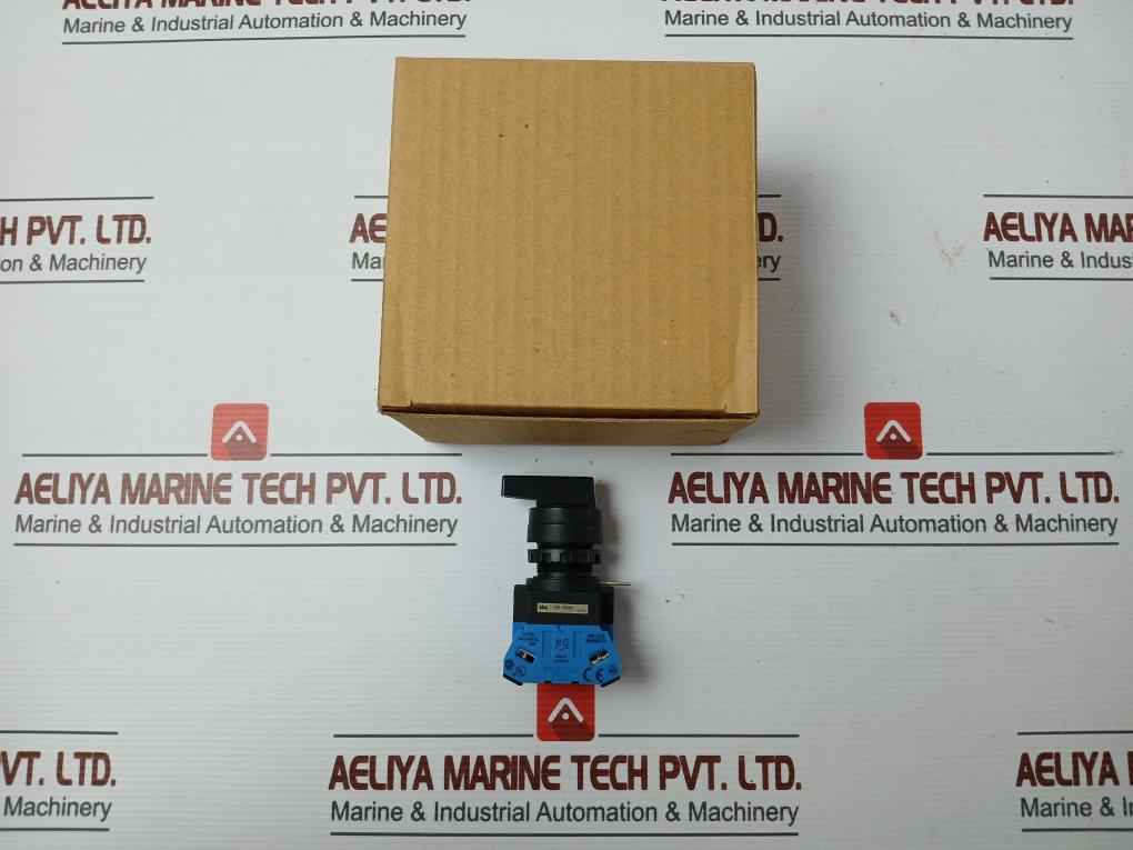 Idec Hw-g10 Selector Switch With A Contact Block Hw-cb20, 600V 10A