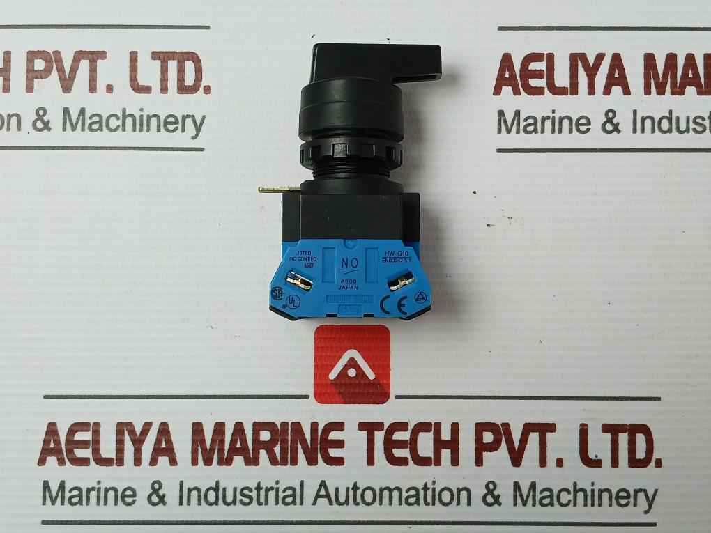 Idec Hw-g10 Selector Switch With A Contact Block Hw-cb20, 600V 10A