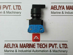 Idec Hw-g10 Selector Switch With A Contact Block Hw-cb20, 600V 10A