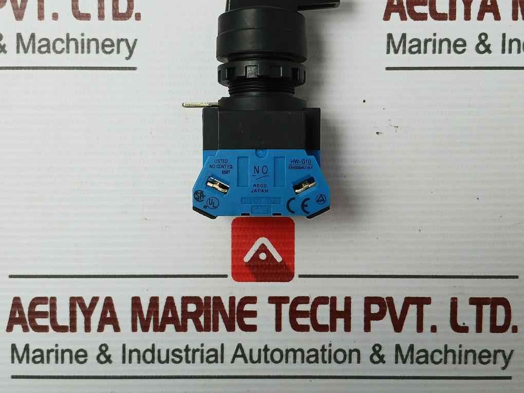 Idec Hw-g10 Selector Switch With A Contact Block Hw-cb20, 600V 10A