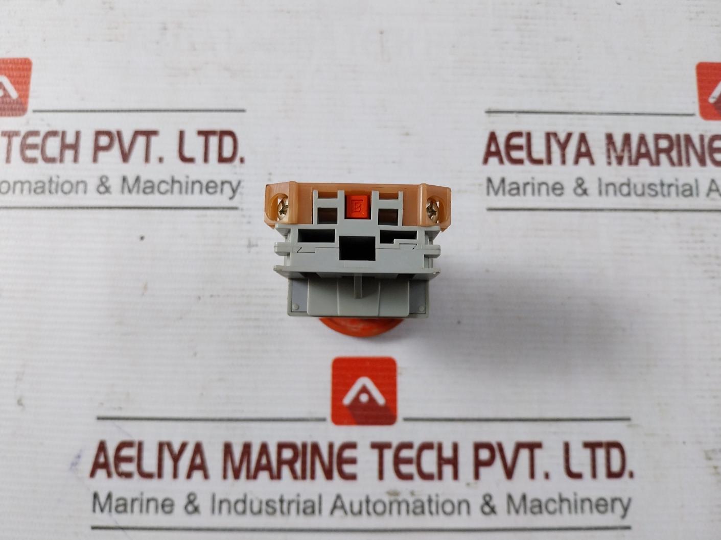 Idec Izumi 41-10650 Push Button Switch Ac 125V 5A Volt 240 380 600